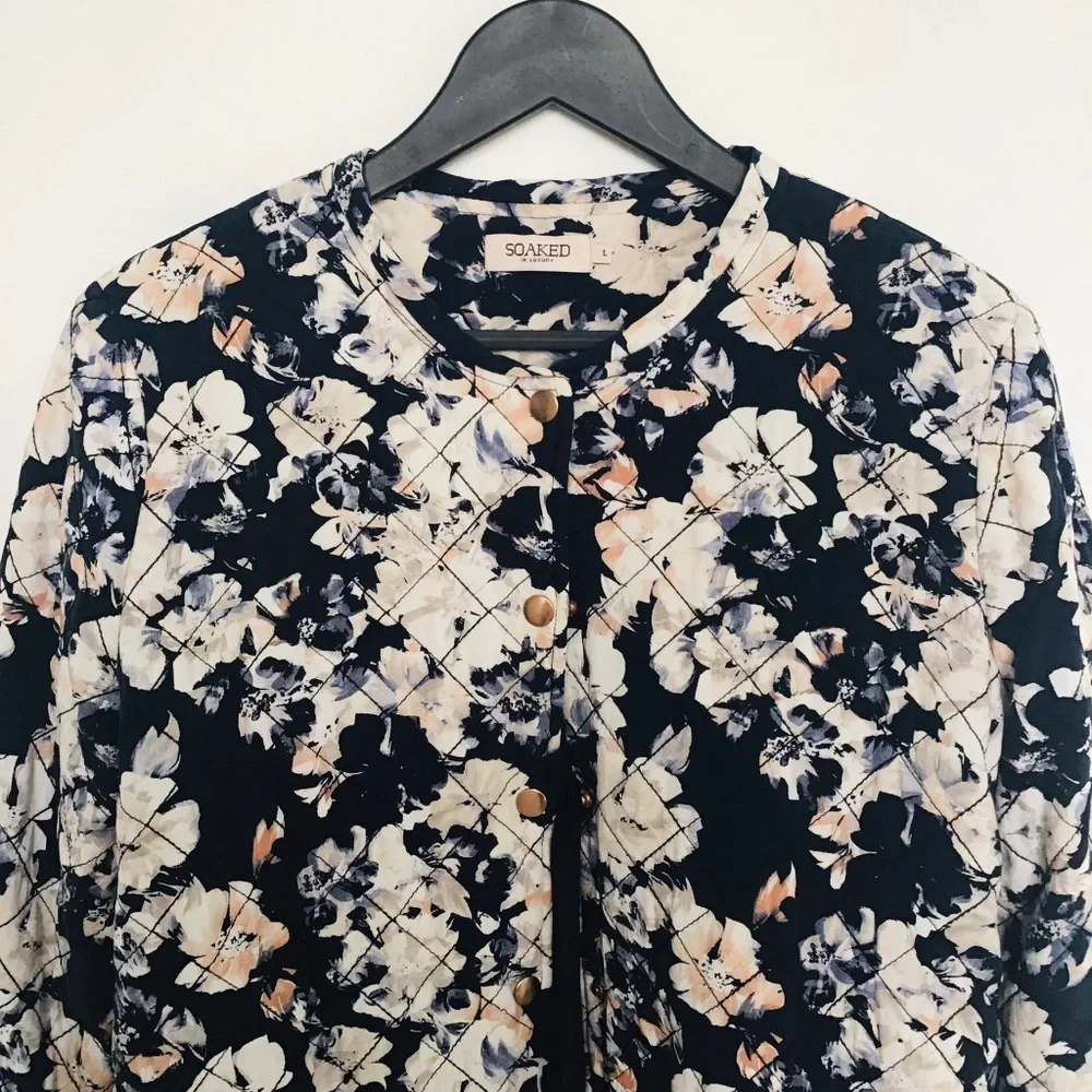 SOAKED IN LUXURY size M/L quilted jacket with blue/white/rose floral pattern - Picture 4 of 14